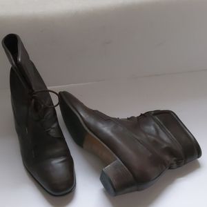 Tacco brown leather lace-up booties-sz 7